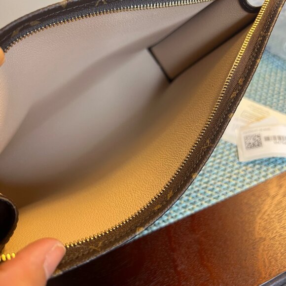 NEW Louis Vuitton Monogram Canvas Toiletry 26 Pouch - Picture 11 of 12